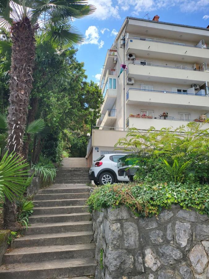 Apartment With Direct Sea View, Free Parking And Close To Beaches And Promenade Lovran Exterior photo