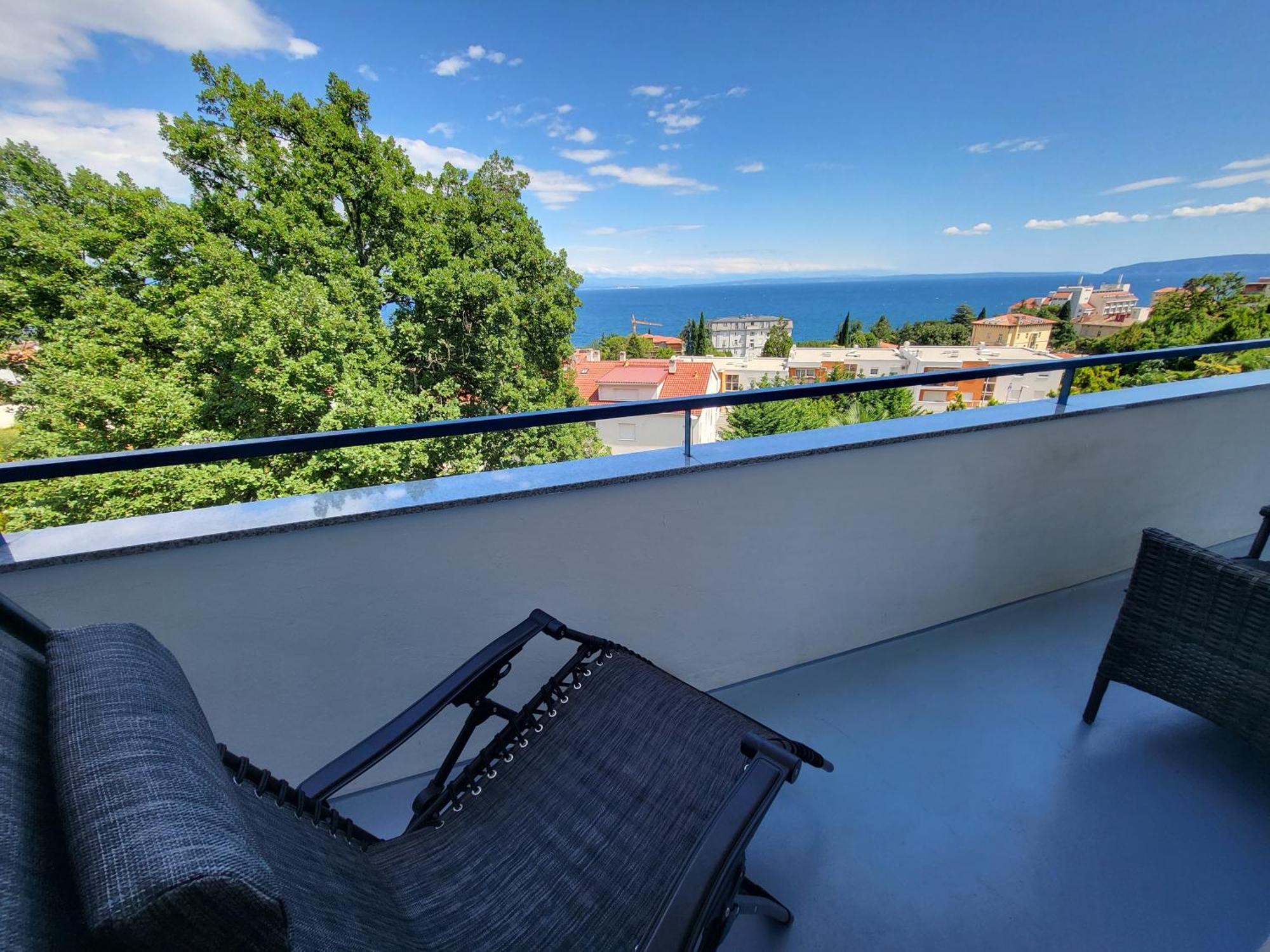 Apartment With Direct Sea View, Free Parking And Close To Beaches And Promenade Lovran Exterior photo